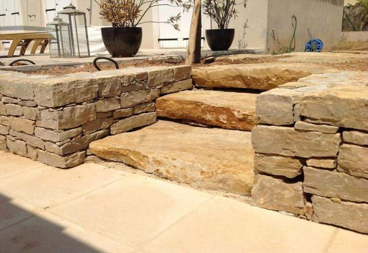 Décoration en pierres jardin Saint Cyr sur Mer