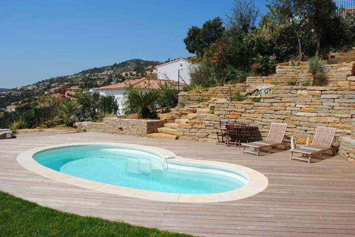 Installation de mini-piscines avec espace balnéo sans permis